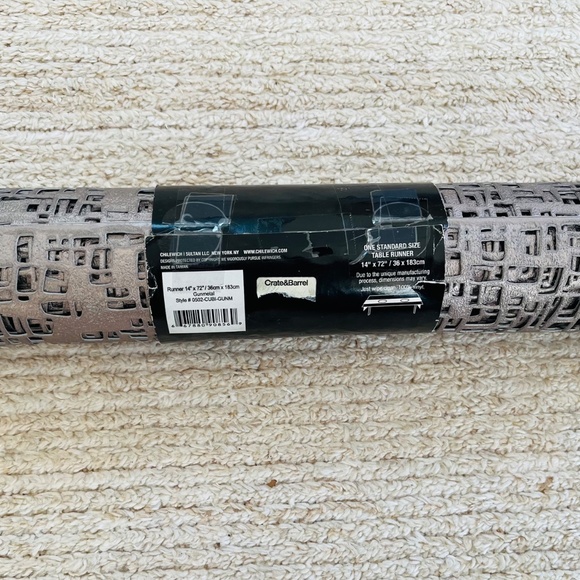 Chilewich Modern Table Runner Cubic Gunmetal Silver Vinyl 14 x 72” Geometric New - Picture 3 of 6